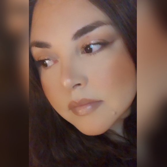 Meet your Posher, Angie - Picture 2 of 3